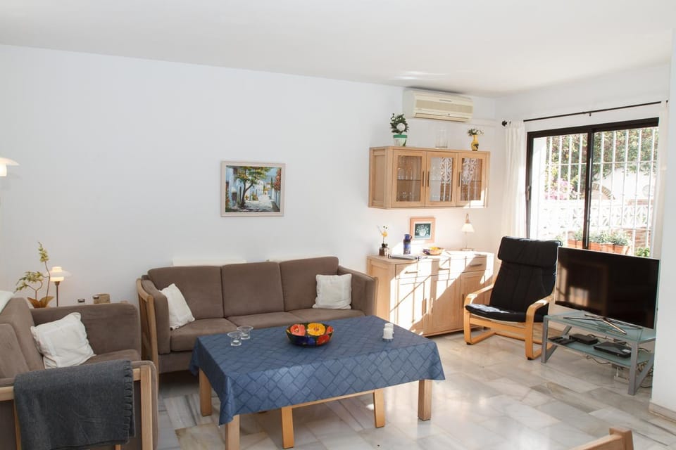 Communal lounge/ TV room, Living room