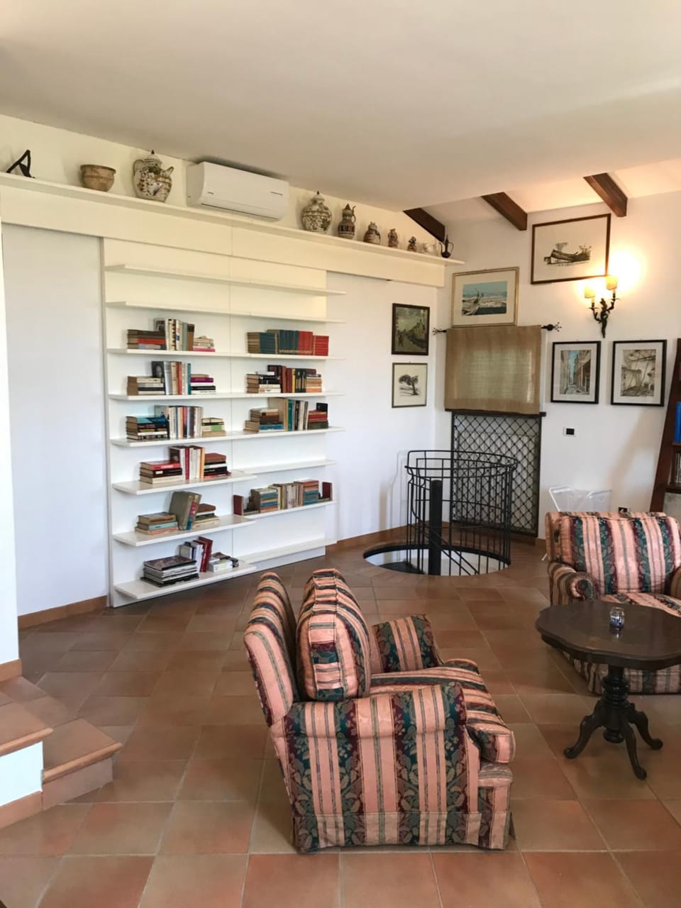 Living room, Decorative detail, Seating area