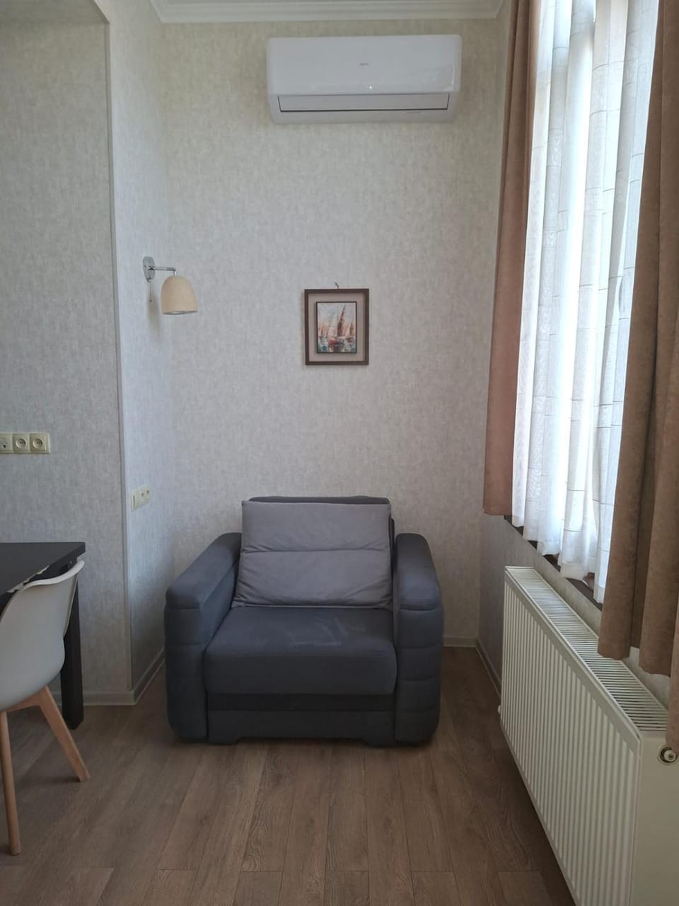 Seating area, air conditioner