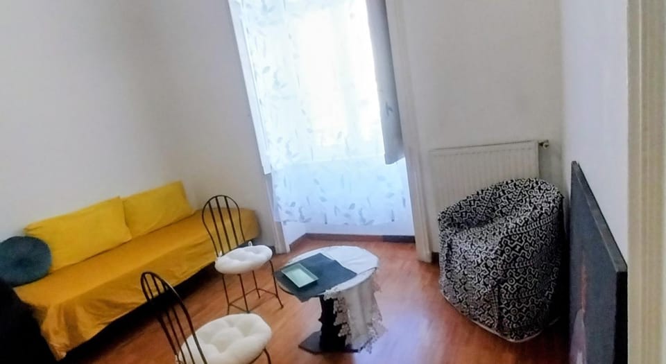 Bed, Living room, Photo of the whole room, Seating area, Dining area, towels