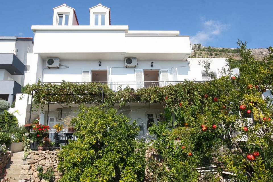 Facade/entrance, Garden, Balcony/Terrace, Garden view