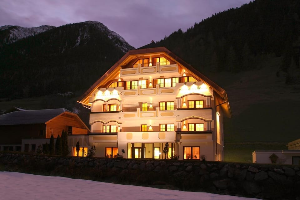 Facade/entrance, Night, Winter