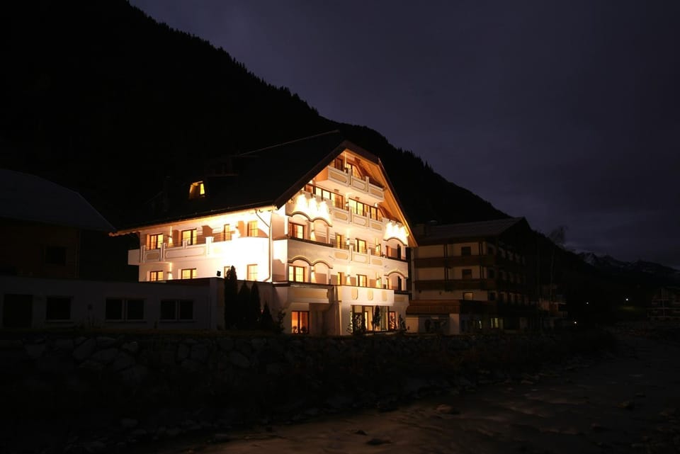 Facade/entrance, Night, Winter, On site