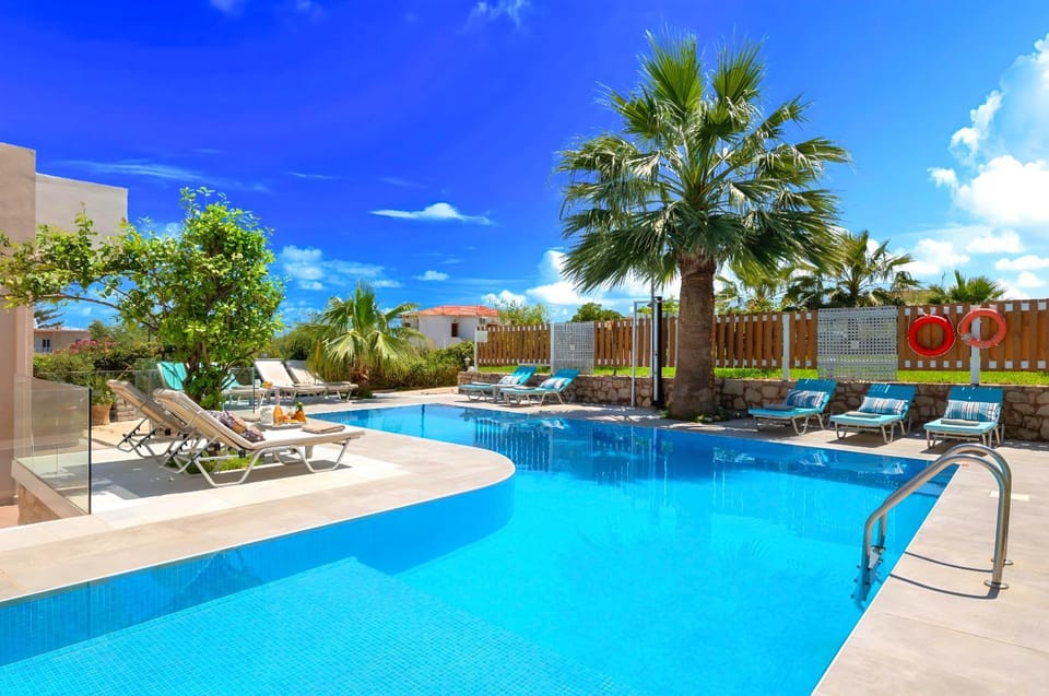 Spring, Day, Pool view, Swimming pool, sunbed