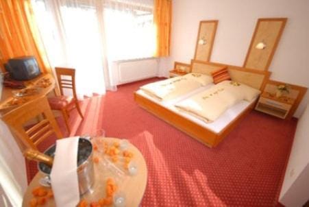 Day, Photo of the whole room