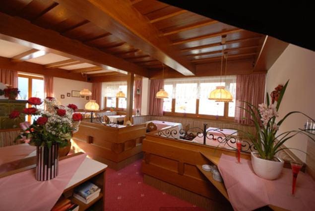 Day, Lounge or bar