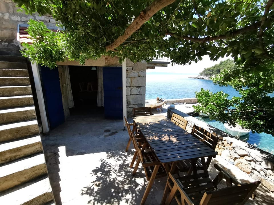 Kamena kućica House in Dubrovnik-Neretva County