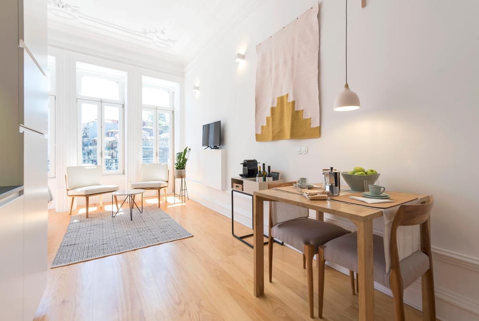 TV and multimedia, Coffee/tea facilities, Photo of the whole room, Seating area