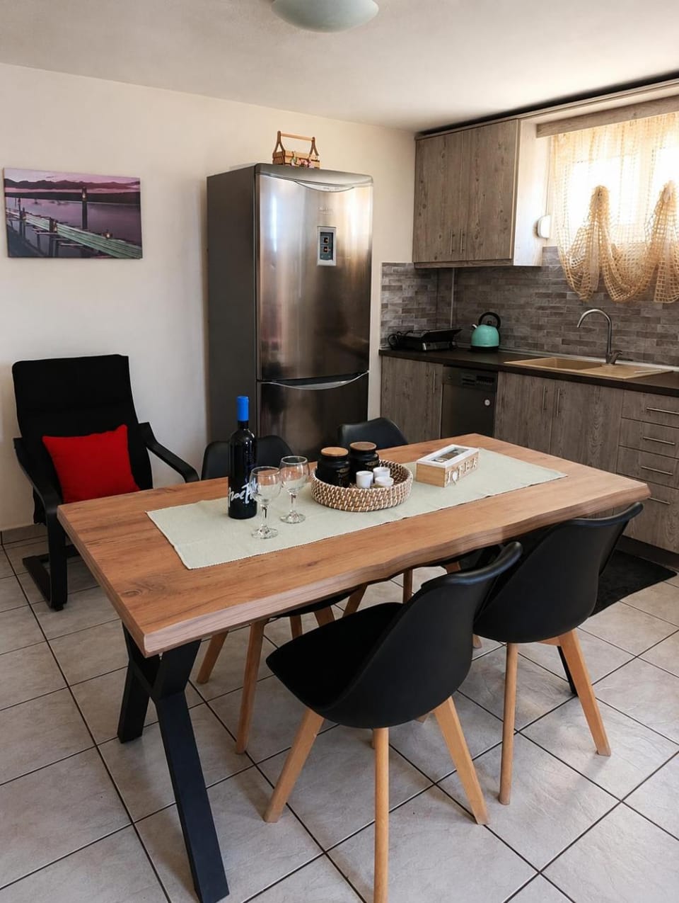 Kitchen or kitchenette, Dining area, oven, stove