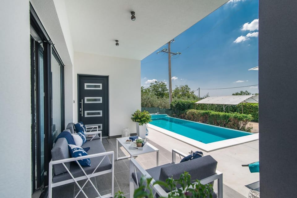Garden, Swimming pool