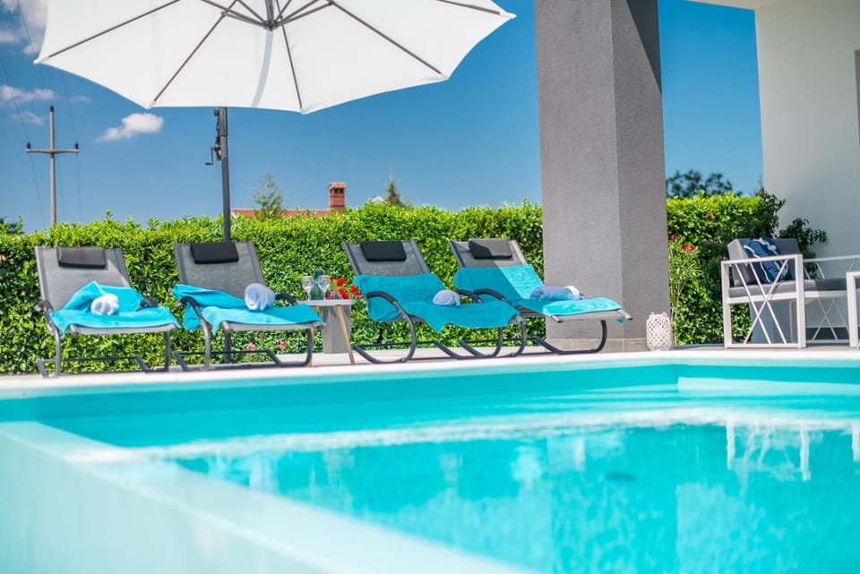 Seating area, Swimming pool