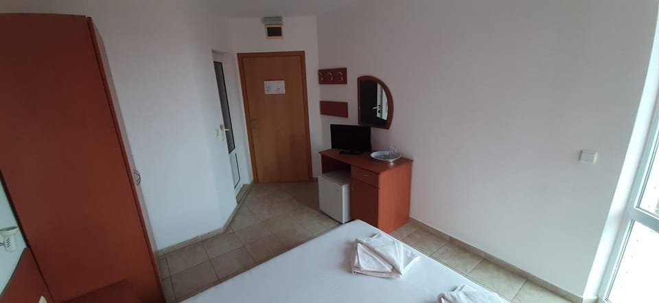 TV and multimedia, Balcony/Terrace, Photo of the whole room, Bedroom, towels
