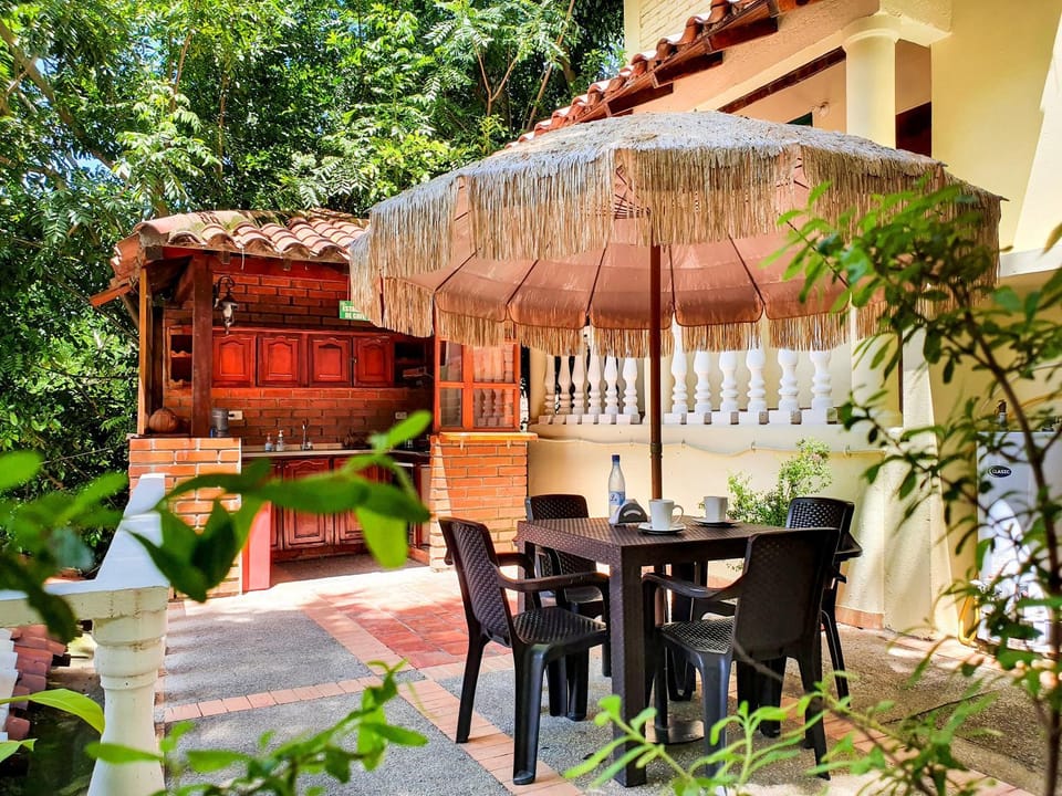 Lounge or bar, Garden view