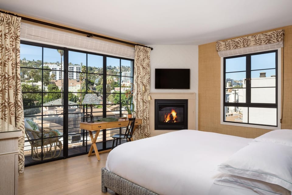 Balcony/Terrace, Photo of the whole room, Decorative detail, City view