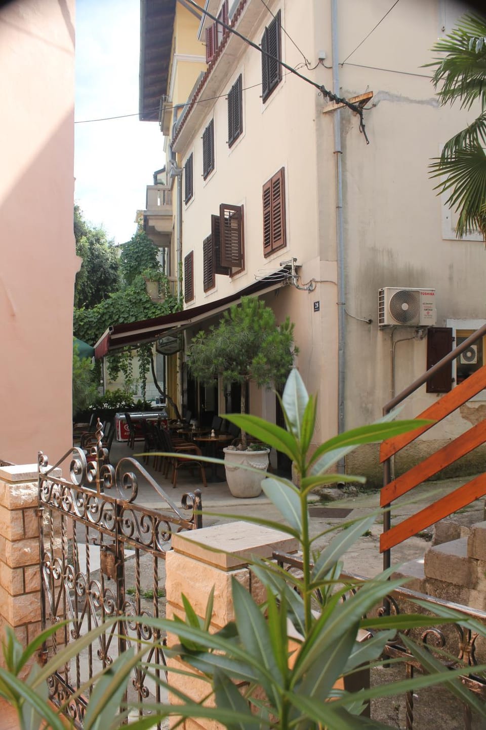 Facade/entrance