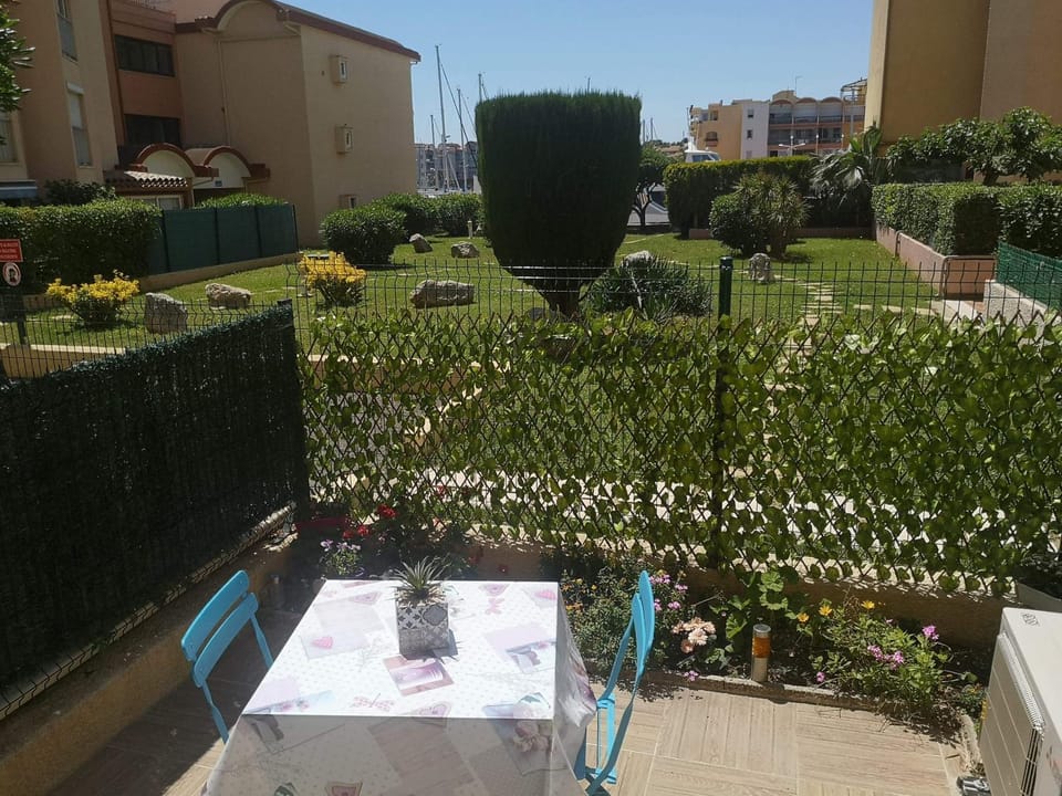 Studio avec jardinet clim parking Apartment in Gruissan