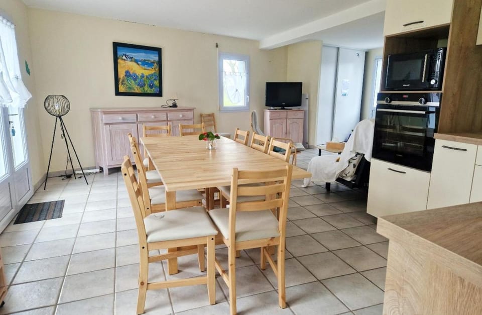 Kitchen or kitchenette, Dining area, dishwasher, minibar, pet friendly, stove