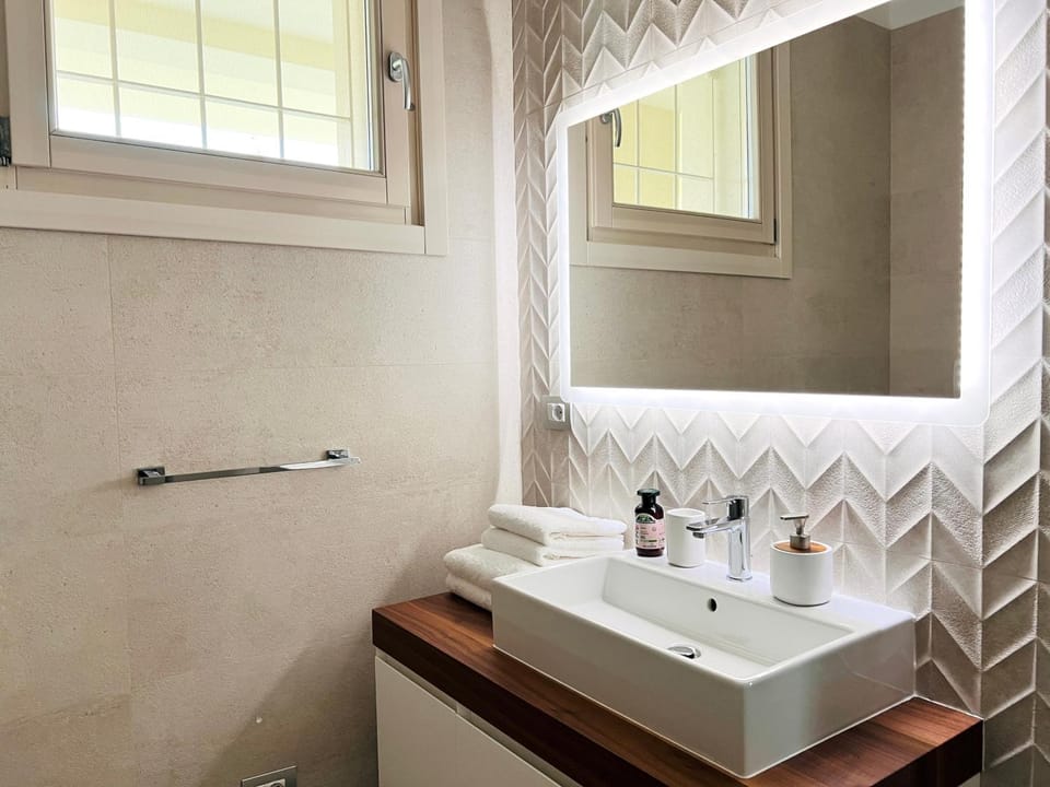 Bathroom, towels