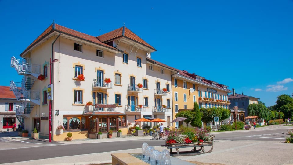 Property building, Facade/entrance, Summer, On site, Street view