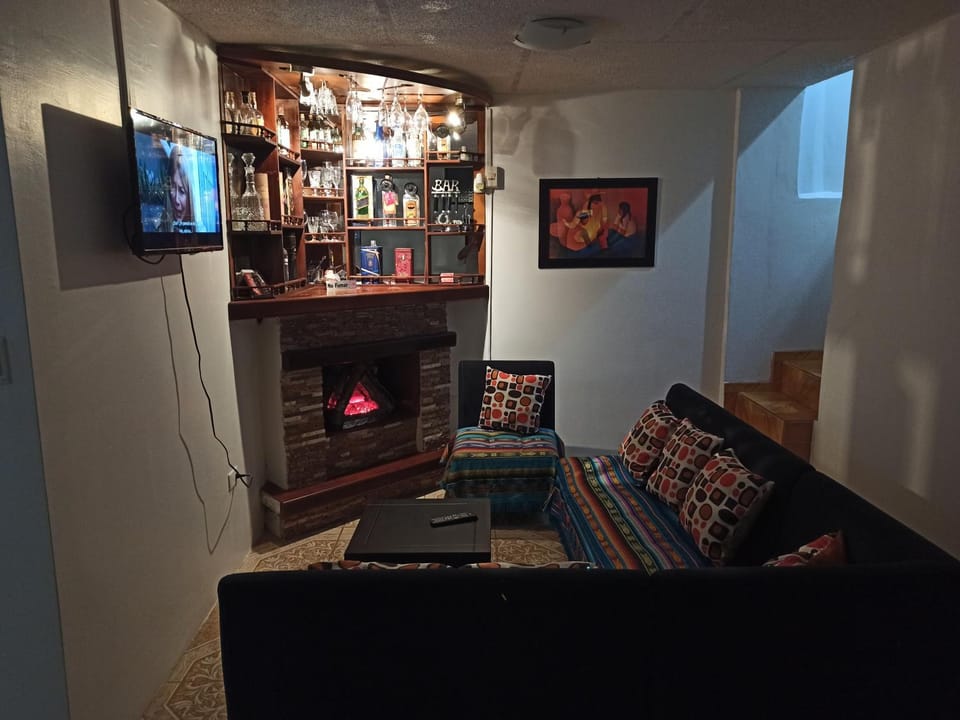 Communal lounge/ TV room, TV and multimedia, Living room, Evening entertainment, flat iron