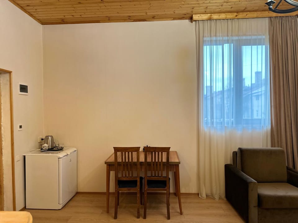 Kitchen or kitchenette, Seating area, Dining area