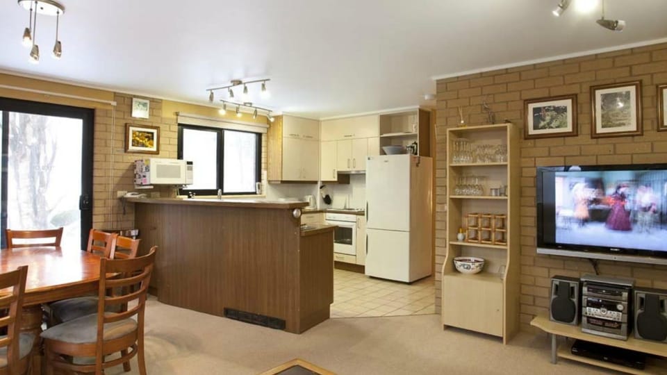 St Trinian's 3a Apartment in Falls Creek