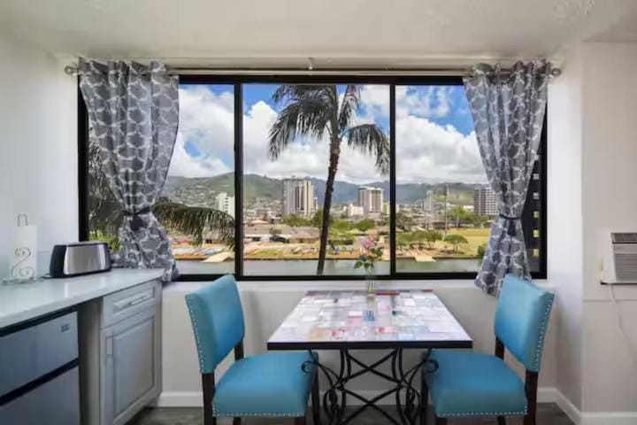Hawaiian Monarch Upgraded Modern Studio Apartment in McCully-Moiliili