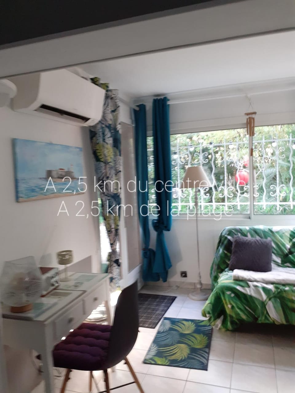 Property building, Bed, Seating area, Dining area, air conditioner