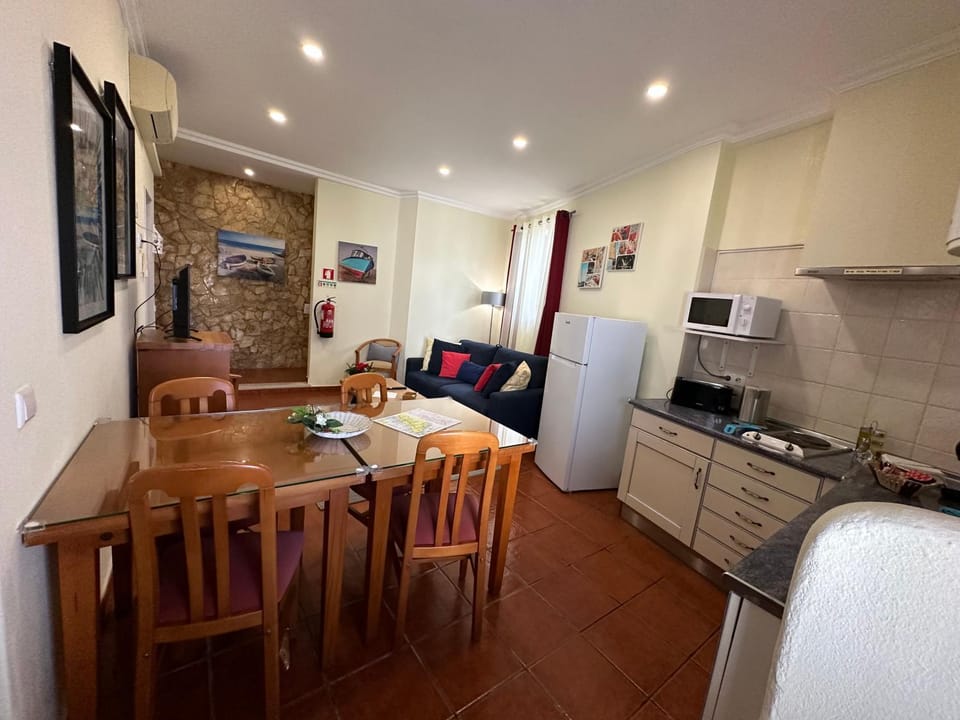 Kitchen or kitchenette, Seating area, Dining area, stove