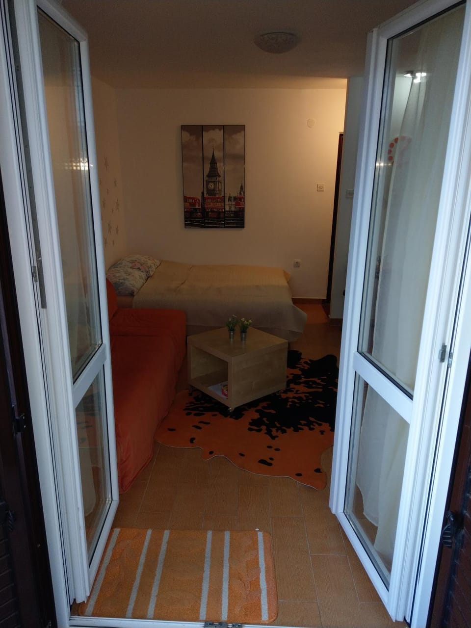 Bed, Living room