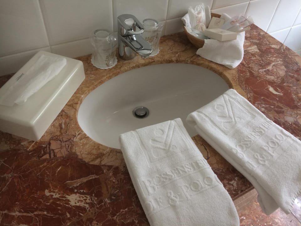 Bathroom, towels