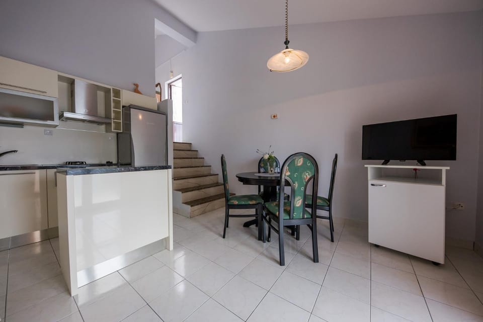 Kitchen or kitchenette, Living room, Photo of the whole room, Dining area