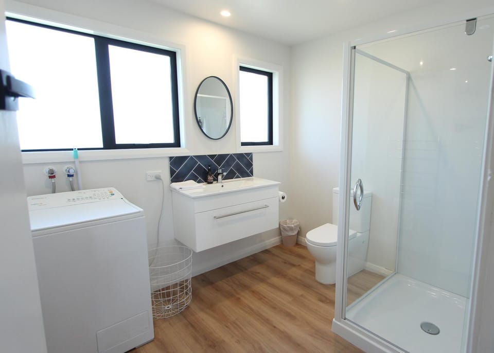 Shower, Toilet, Bathroom, washing machine