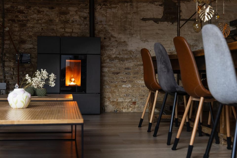 Living room, Dining area, fireplace