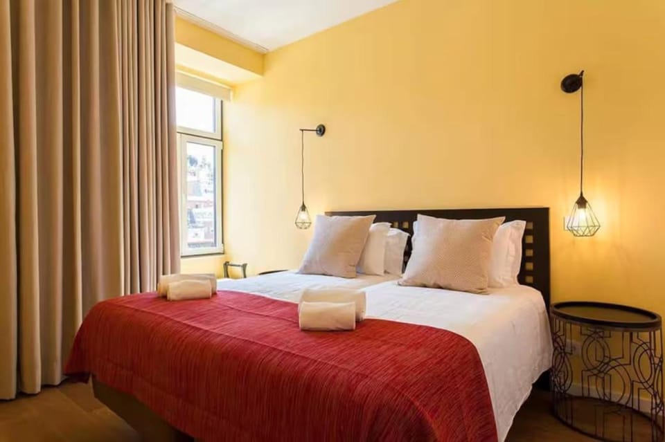 Hostee - Sublime 2BR Apt on Restauradores Sq Apartment in Lisbon