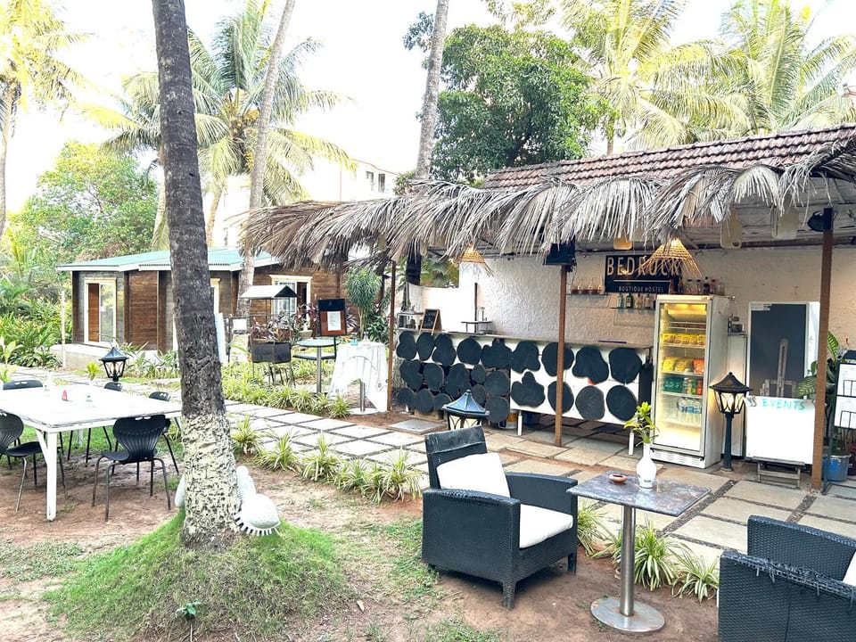 Restaurant/places to eat, Lounge or bar