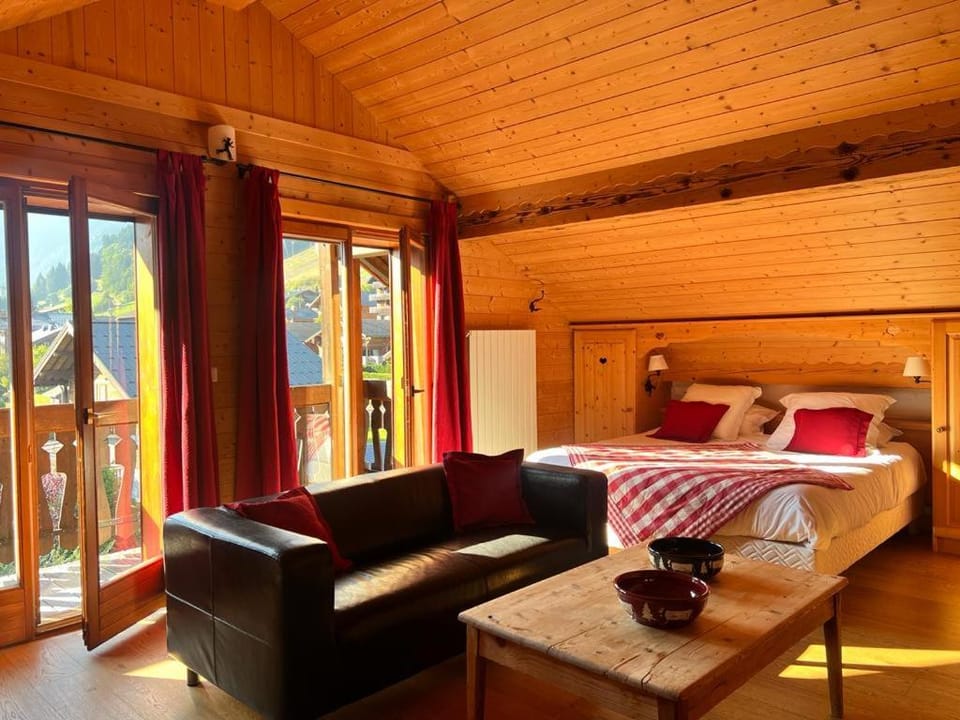 Bed, Photo of the whole room, Seating area, Bedroom