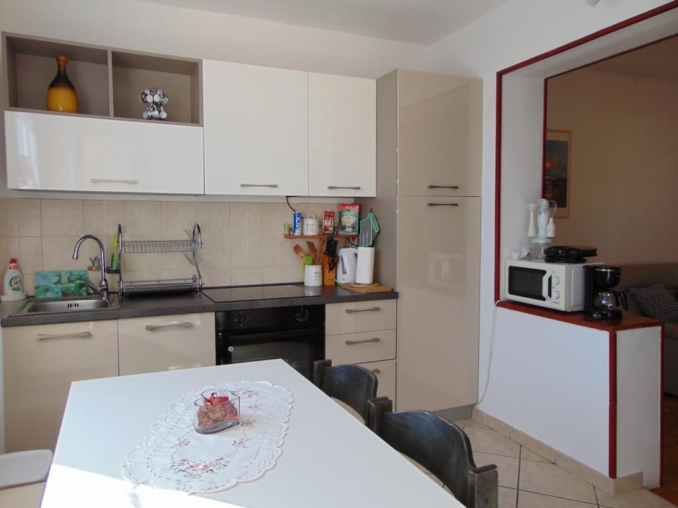 Dining area, minibar, pet friendly, stove, toaster