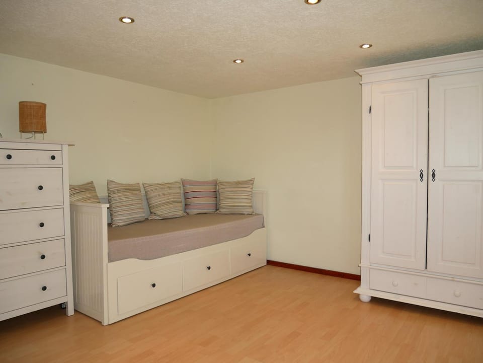 Bed, Living room, Photo of the whole room, Bedroom, wardrobe
