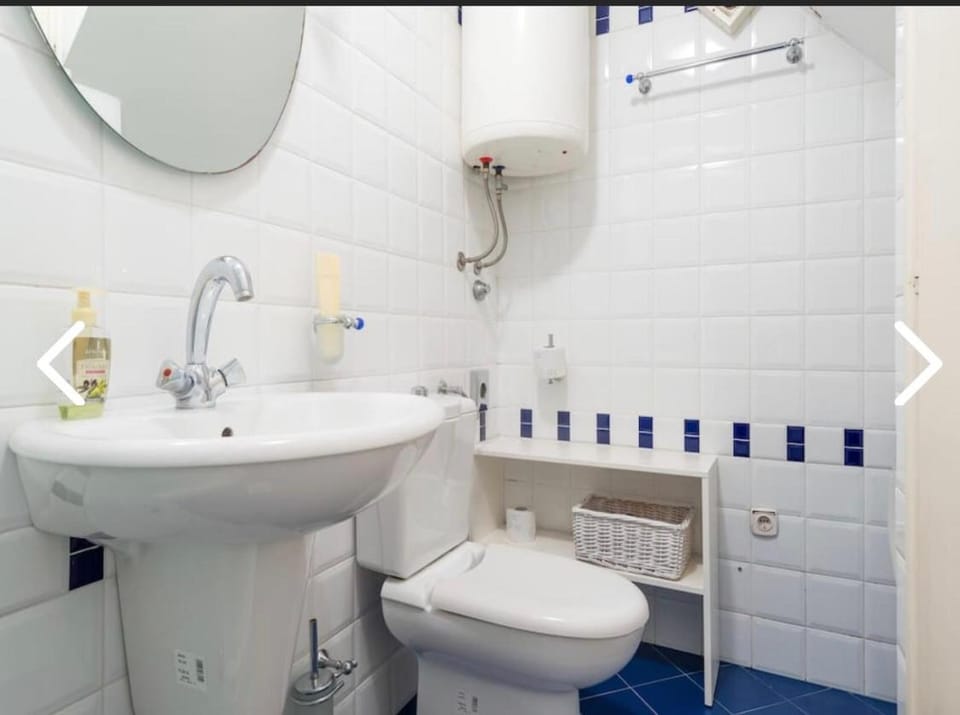 Toilet, Bathroom, bidet, towels