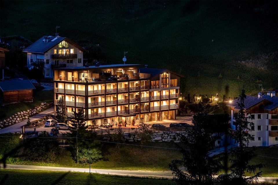 Property building, Spring, Night, Summer, Autumn