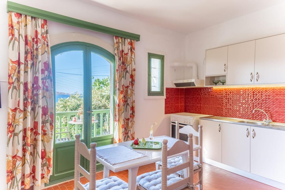 View (from property/room), Balcony/Terrace, Kitchen or kitchenette, Dining area