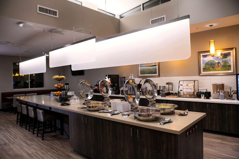 Restaurant/places to eat, Food and drinks, Food, Buffet breakfast