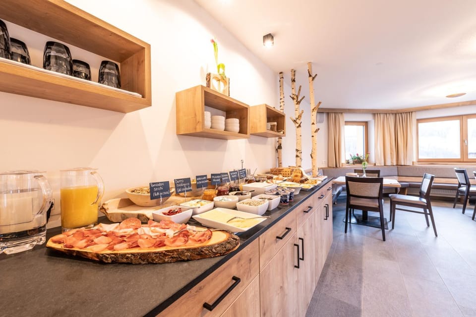 Breakfast, Buffet breakfast, Internal: Not applicable to any particular room