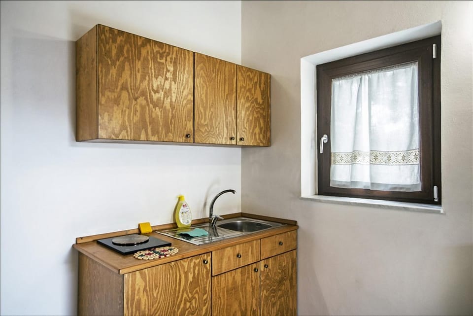 Kitchen or kitchenette, Food and drinks