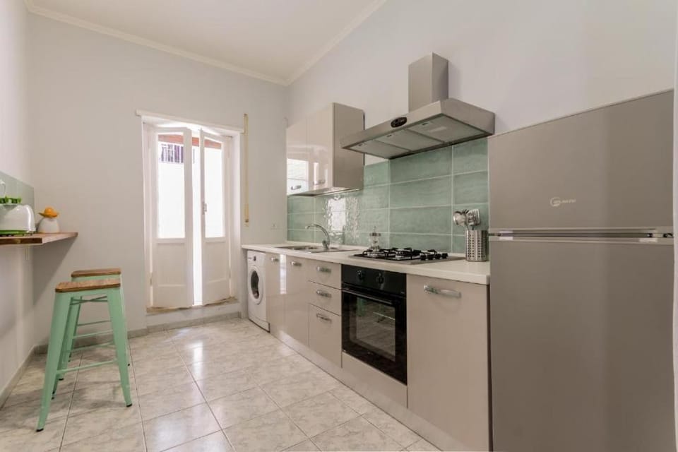 MARCONI 94 - APARTMENT&PRIVATE ROOMS Bed and Breakfast in Rome