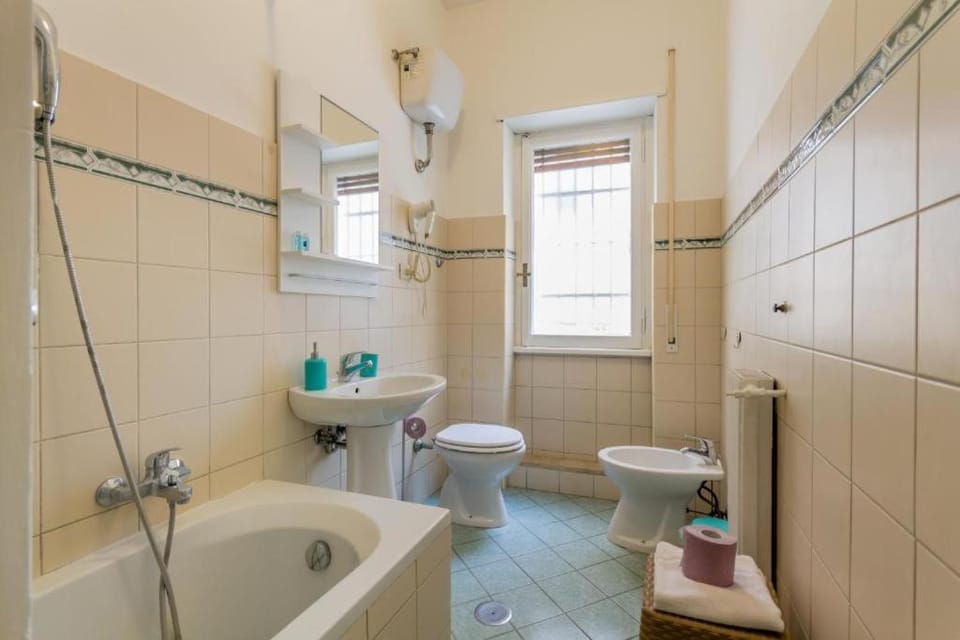MARCONI 94 - APARTMENT&PRIVATE ROOMS Bed and Breakfast in Rome