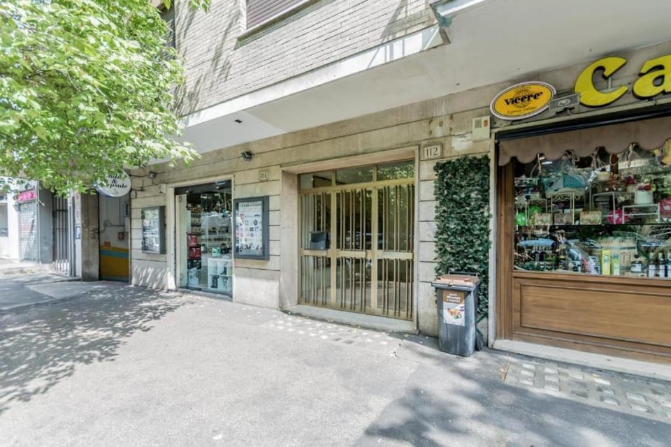 MARCONI 94 - APARTMENT&PRIVATE ROOMS Bed and Breakfast in Rome