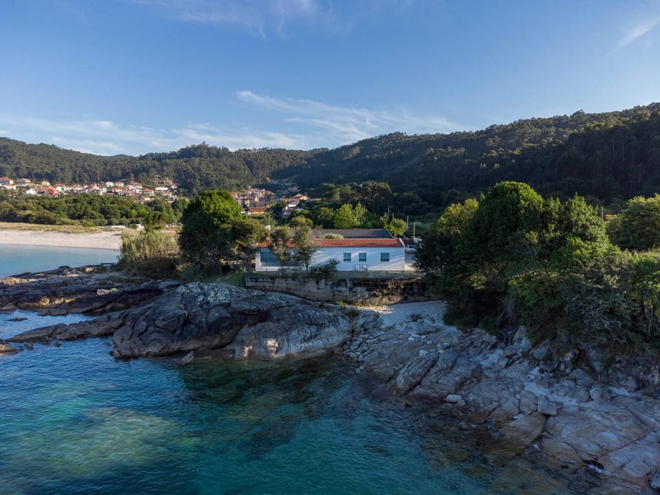 Property building, Natural landscape, Bird's eye view, Beach, Lake view, Mountain view, Sea view