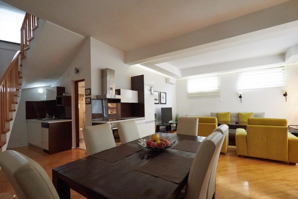 Kitchen or kitchenette, Living room, kitchen